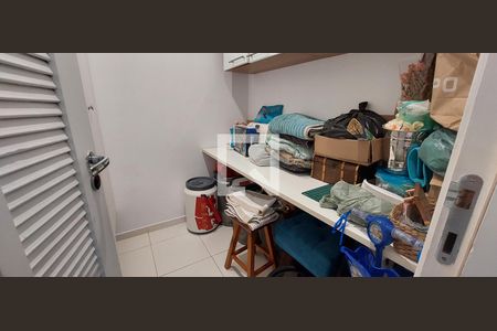 Apartamento à venda com 120m², 4 quartos e 2 vagas Apartamento à venda com 120m², 4 quartos e 2 vagasQuarto de Serviço