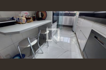 Apartamento à venda com 120m², 4 quartos e 2 vagas Apartamento à venda com 120m², 4 quartos e 2 vagasCozinha