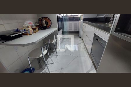 Apartamento à venda com 120m², 4 quartos e 2 vagas Apartamento à venda com 120m², 4 quartos e 2 vagasCozinha