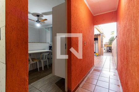Casa à venda com 240m², 3 quartos e 2 vagas Casa à venda com 240m², 3 quartos e 2 vagasCorredor