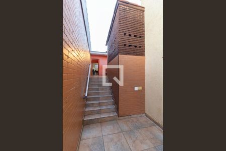 Casa à venda com 240m², 3 quartos e 2 vagas Casa à venda com 240m², 3 quartos e 2 vagasEscada