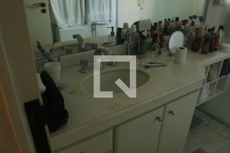 Apartamento à venda com 136m², 4 quartos e 3 vagasBanheiro da Suíte