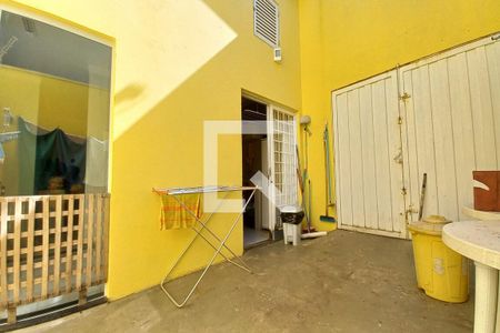 Casa à venda com 140m², 2 quartos e 4 vagas Casa à venda com 140m², 2 quartos e 4 vagasQuintal