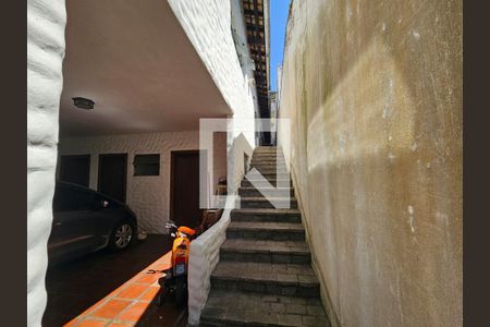 Casa à venda com 201m², 3 quartos e 4 vagasEscadas laterais