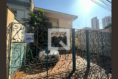 Casa à venda com 235m², 3 quartos e 3 vagas Casa à venda com 235m², 3 quartos e 3 vagasFachada