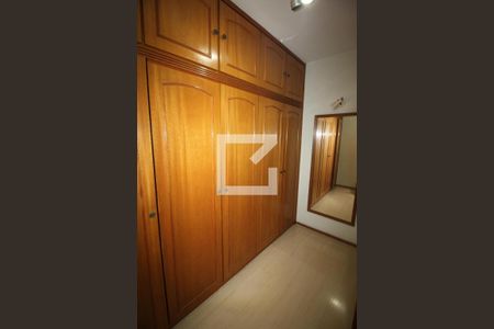 Casa à venda com 235m², 3 quartos e 3 vagasQuarto 3 - closet