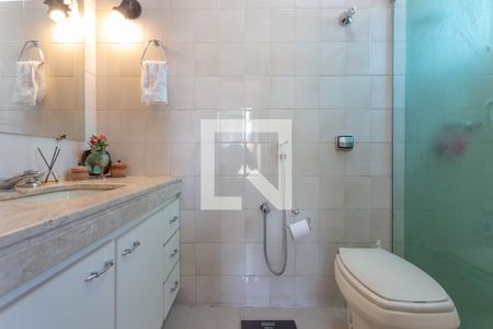 Apartamento à venda com 251m², 4 quartos e 3 vagas Apartamento à venda com 251m², 4 quartos e 3 vagasBanheiro da Suíte