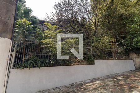 Casa à venda com 400m², 3 quartos e sem vaga Casa à venda com 400m², 3 quartos e sem vagaFachada