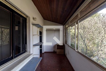 Casa à venda com 400m², 3 quartos e sem vaga Casa à venda com 400m², 3 quartos e sem vagaVaranda