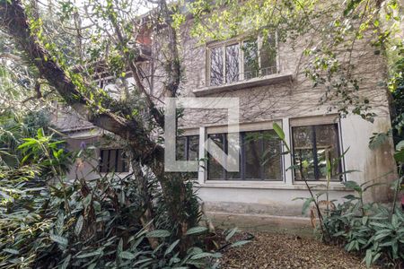 Casa à venda com 400m², 3 quartos e sem vaga Casa à venda com 400m², 3 quartos e sem vagaFachada