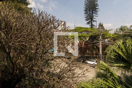 Casa à venda com 400m², 3 quartos e sem vaga Casa à venda com 400m², 3 quartos e sem vagaVaranda