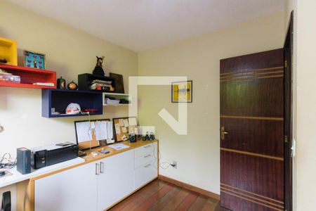 Casa de condomínio à venda com 491m², 4 quartos e 2 vagas Casa de condomínio à venda com 491m², 4 quartos e 2 vagasQuarto 1