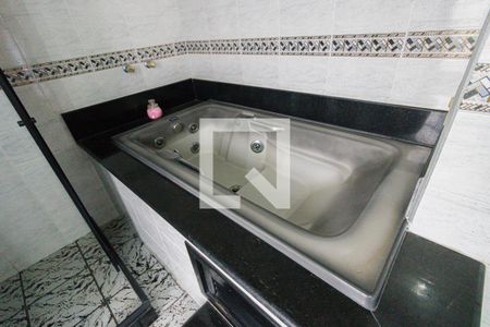 Casa de condomínio à venda com 491m², 4 quartos e 2 vagas Casa de condomínio à venda com 491m², 4 quartos e 2 vagasBanheiro do Quarto 4