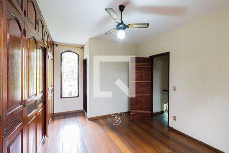 Casa de condomínio à venda com 491m², 4 quartos e 2 vagas Casa de condomínio à venda com 491m², 4 quartos e 2 vagasQuarto 4 - Suíte