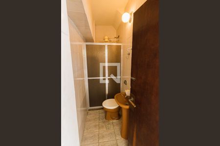 Casa de condomínio à venda com 491m², 4 quartos e 2 vagas Casa de condomínio à venda com 491m², 4 quartos e 2 vagasBanheiro de Serviço