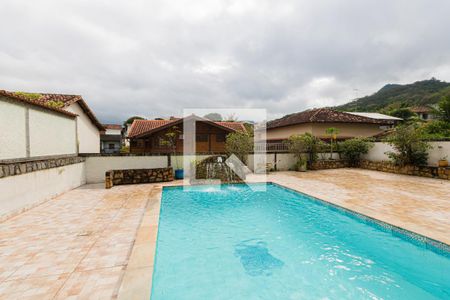 Casa de condomínio à venda com 491m², 4 quartos e 2 vagas Casa de condomínio à venda com 491m², 4 quartos e 2 vagasPiscina