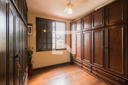 Casa de condomínio à venda com 491m², 4 quartos e 2 vagas Casa de condomínio à venda com 491m², 4 quartos e 2 vagasQuarto 2