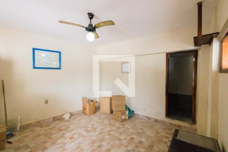 Casa de condomínio à venda com 491m², 4 quartos e 2 vagas Casa de condomínio à venda com 491m², 4 quartos e 2 vagasQuarto de Serviço