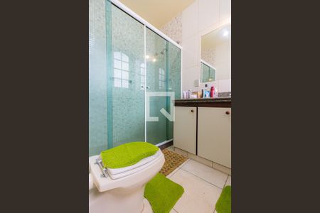 Casa de condomínio à venda com 491m², 4 quartos e 2 vagas Casa de condomínio à venda com 491m², 4 quartos e 2 vagasBanheiro Social