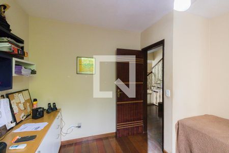 Casa de condomínio à venda com 491m², 4 quartos e 2 vagas Casa de condomínio à venda com 491m², 4 quartos e 2 vagasQuarto 1