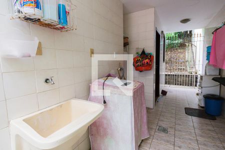 Casa de condomínio à venda com 491m², 4 quartos e 2 vagas Casa de condomínio à venda com 491m², 4 quartos e 2 vagasÁrea de Serviço