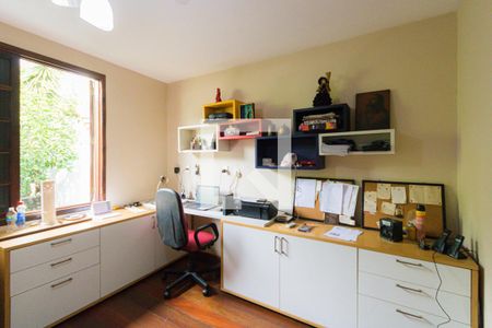 Casa de condomínio à venda com 491m², 4 quartos e 2 vagas Casa de condomínio à venda com 491m², 4 quartos e 2 vagasQuarto 1