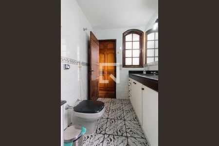 Casa de condomínio à venda com 491m², 4 quartos e 2 vagas Casa de condomínio à venda com 491m², 4 quartos e 2 vagasBanheiro do Quarto 4