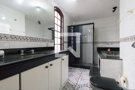 Casa de condomínio à venda com 491m², 4 quartos e 2 vagas Casa de condomínio à venda com 491m², 4 quartos e 2 vagasBanheiro do Quarto 4