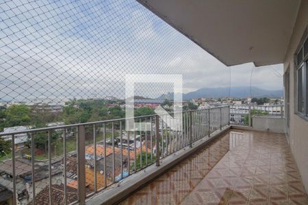 Apartamento à venda com 100m², 3 quartos e 1 vaga Apartamento à venda com 100m², 3 quartos e 1 vagaVaranda