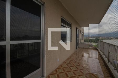 Apartamento à venda com 100m², 3 quartos e 1 vaga Apartamento à venda com 100m², 3 quartos e 1 vagaVaranda