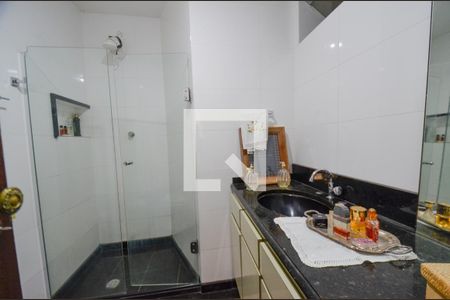 Apartamento à venda com 137m², 4 quartos e 2 vagas Apartamento à venda com 137m², 4 quartos e 2 vagasBanheiro social