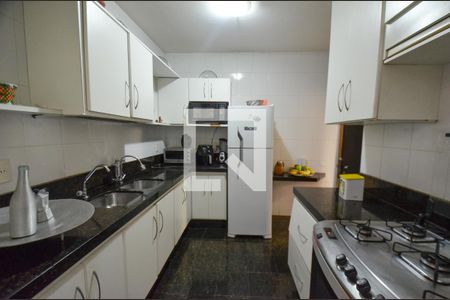 Apartamento à venda com 137m², 4 quartos e 2 vagas Apartamento à venda com 137m², 4 quartos e 2 vagasCozinha
