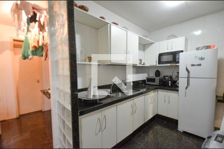 Apartamento à venda com 137m², 4 quartos e 2 vagas Apartamento à venda com 137m², 4 quartos e 2 vagasCozinha