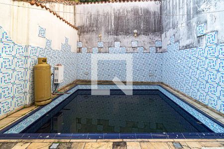 Casa à venda com 165m², 3 quartos e 2 vagasÁrea comum - Piscina