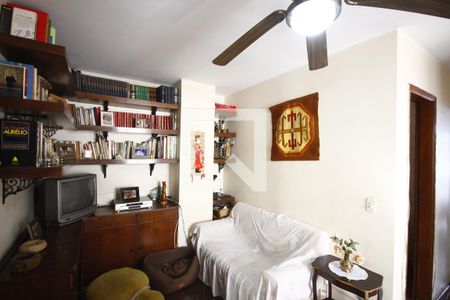 Casa à venda com 300m², 3 quartos e 4 vagasSala de Passagem