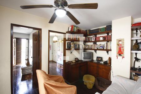 Casa à venda com 300m², 3 quartos e 4 vagasSala de Passagem