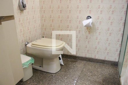 Casa à venda com 174m², 5 quartos e 2 vagasBanheiro 1