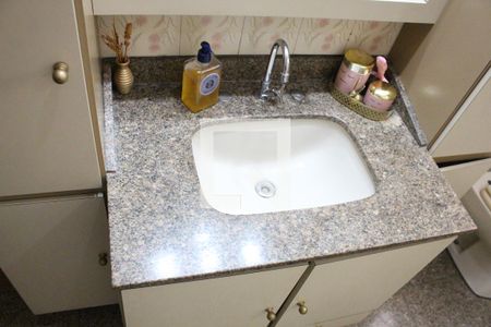 Casa à venda com 174m², 5 quartos e 2 vagasBanheiro 1