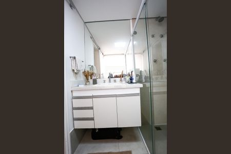 Apartamento à venda com 190m², 4 quartos e 3 vagas Apartamento à venda com 190m², 4 quartos e 3 vagasBanheiro 2