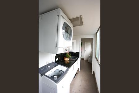 Apartamento à venda com 190m², 4 quartos e 3 vagas Apartamento à venda com 190m², 4 quartos e 3 vagasÁrea de Serviço