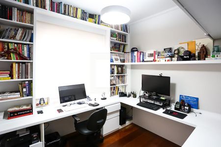 Apartamento à venda com 190m², 4 quartos e 3 vagas Apartamento à venda com 190m², 4 quartos e 3 vagasEscritório