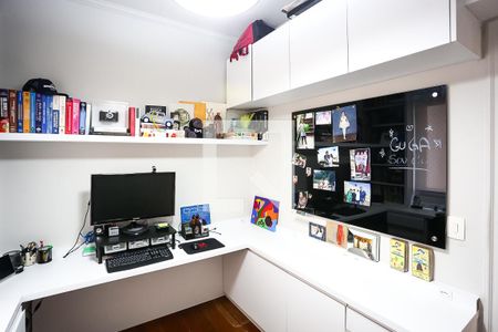 Apartamento à venda com 190m², 4 quartos e 3 vagas Apartamento à venda com 190m², 4 quartos e 3 vagasEscritório