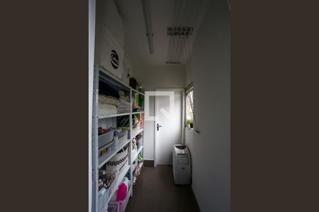 Apartamento à venda com 190m², 4 quartos e 3 vagas Apartamento à venda com 190m², 4 quartos e 3 vagasDespensa