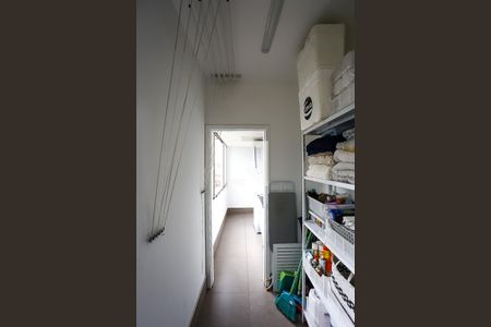 Apartamento à venda com 190m², 4 quartos e 3 vagas Apartamento à venda com 190m², 4 quartos e 3 vagasDespensa