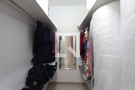 Casa à venda com 263m², 6 quartos e 4 vagasCloset da suíte