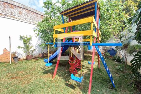 Casa à venda com 263m², 6 quartos e 4 vagasÁrea comum - Playground
