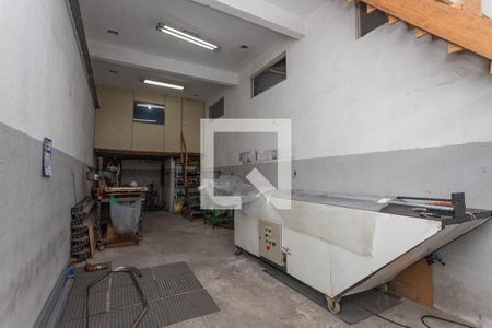 Casa à venda com 240m², 2 quartos e 2 vagas Casa à venda com 240m², 2 quartos e 2 vagasGaragem