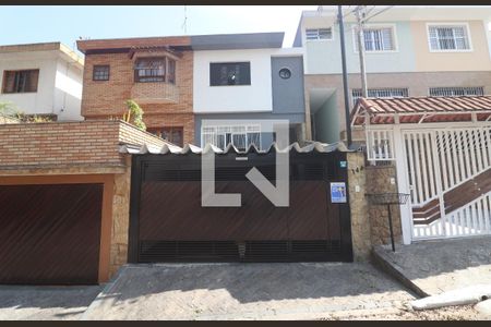 Casa à venda com 198m², 4 quartos e 2 vagasFachada da casa. 
