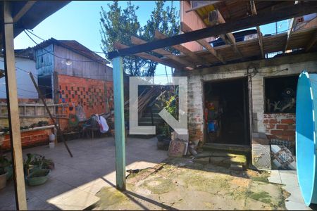 Casa à venda com 240m², 2 quartos e 1 vagaPátio