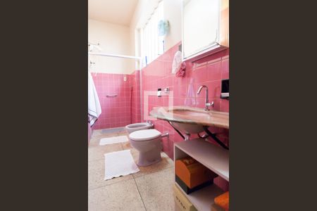 Casa à venda com 241m², 5 quartos e 2 vagasBanheiro da Suíte